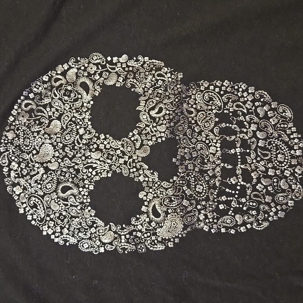 Freeze Black Metallic Skull Graphic Top Medium: D - Picture 2 of 6